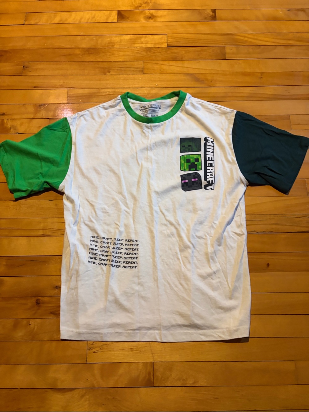 Short-Sleeve minecraft Graphic Tee - White with Green and Dark Green Accents